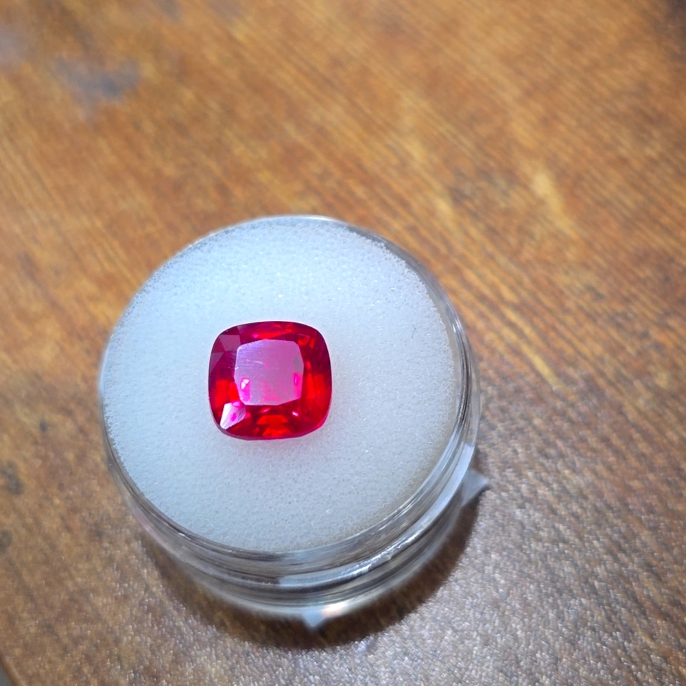 RUBY RED CORANDUM GEM